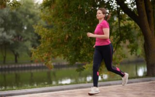 Mujer ejercitándose